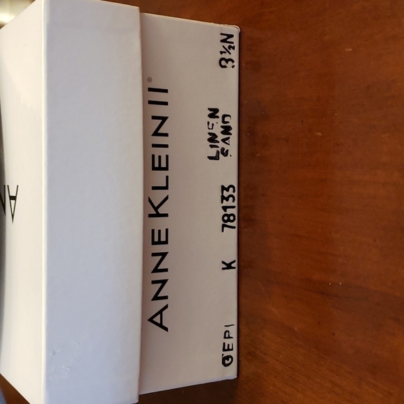 ANNE Klein II Linen Sand 8.5N pump Heels Gorgeous! EUC in Box - Picture 10 of 10